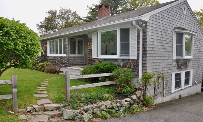 York Beach House | Relax by the Shore only a 7 min walk to Cape Neddick beach.