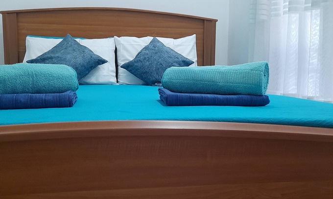 Negombo Bed & Breakfast | Relax in Air Con Room at Sea Side Resort Negombo, 1 minutes walk to the beach.