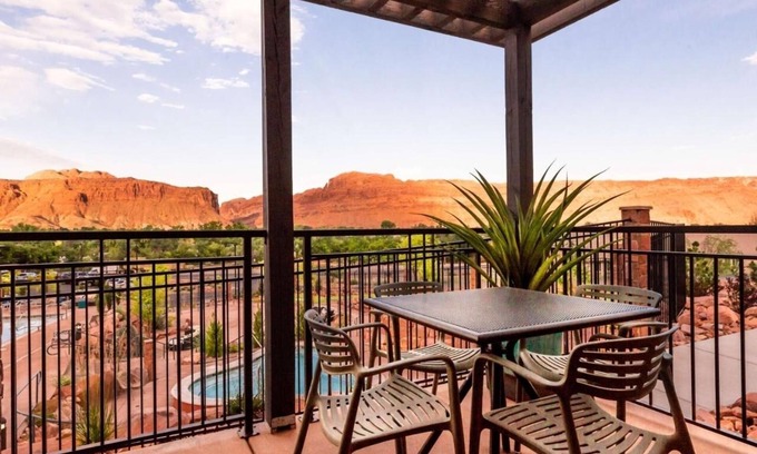 Moab Hotel | Relax in Elegance: Indulge in Luxe Stay, Pool, Hot Tub, and Delicious Breakfast!