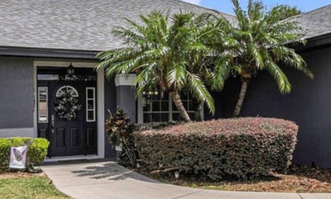 Lakeland House | Relax in Heated Saltwater Pool w/Screened Lanai