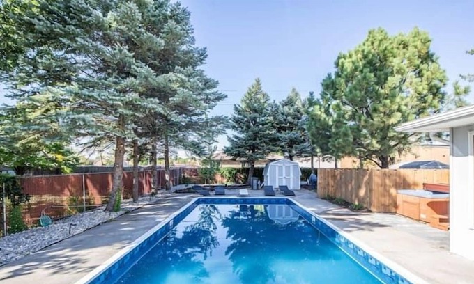 Fargo House | Relax in Style: Spacious 5 Bed Home with a Hot Tub
