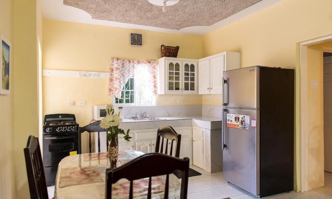 Montego Bay House | Relax in Sunny Montego Bay, Jamaica