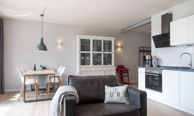 Dornum Apartment | "Relax in the charming Gulfhof Dreybült vacation apartment in Neßmersiel!"