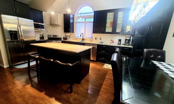 West Jordan House | Relax in the Hot Tub, Sleep in Comfort on a King Bed, Play Pool, Charge Your EV