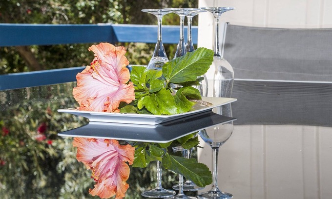 Guilderton House | Relax Moore - Walking distance to Beach.
