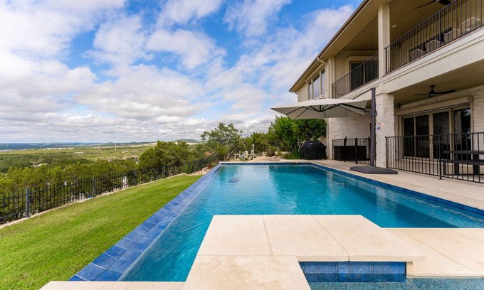 Lago Vista House | Relax, Play & Savor Lake Travis in a Renovated Home with Premium Hospitality