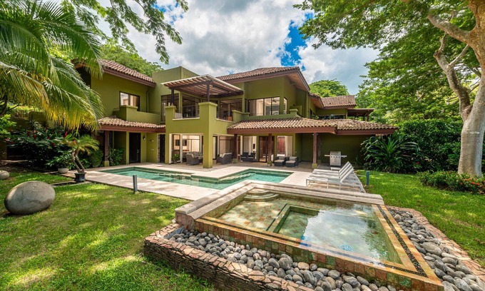 Brasilito Villa | Relax poolside in the renewed Carao Villa 5