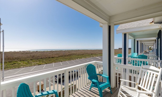Corpus Christi House | Relax to the sounds of waves at this lovely property, steps from the beach.