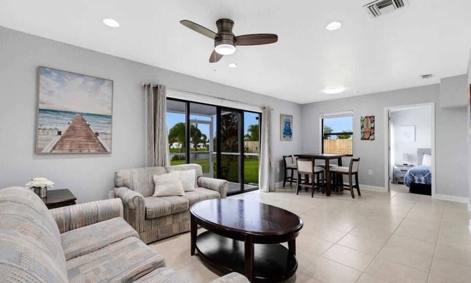 Port Charlotte House | Relax & Unwind: Lakefront Stay with Sunset Views