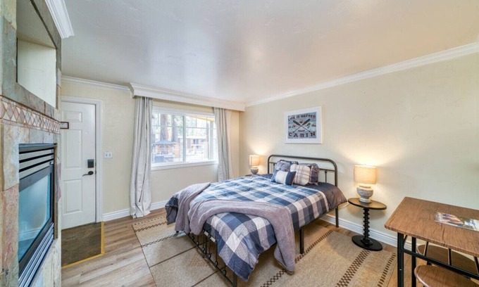 Lakeside Park Apartment | Relax & Unwind! Serene Lodge Studio & Kitchenette