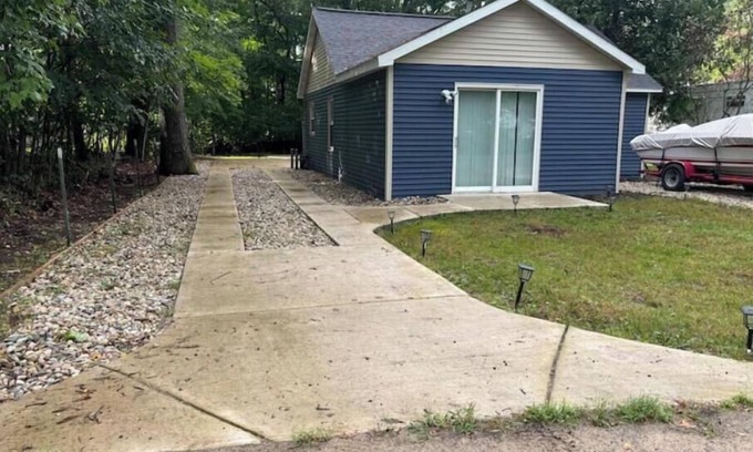 Newaygo Cottage | Relax while exploring!