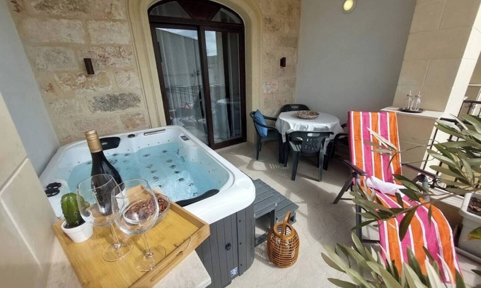 Ta' Pennellu Condo | Relax with the whole family at this peaceful place to stay