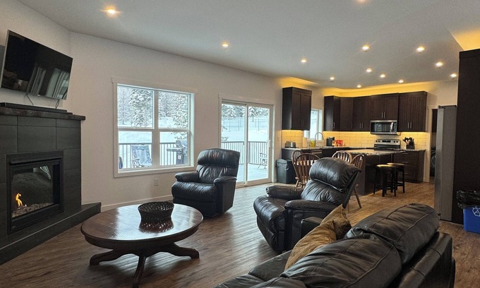 East Kootenay House | Relaxation with all amenities!