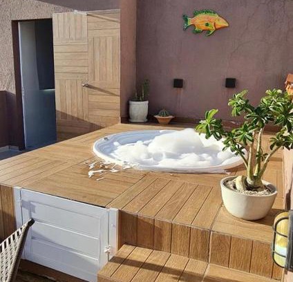 Atalaia Apartment | Relaxe na banheira de hidromassagem com vista mar