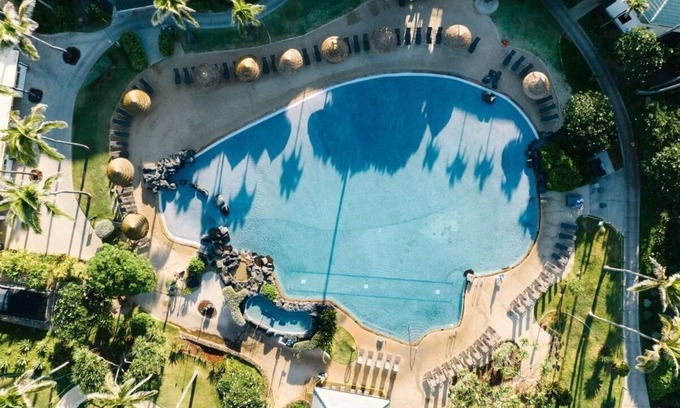 Poipu Hotel | Relaxed Suite Near Shipwreck Beach + Parking & Pool Access + Kitchen