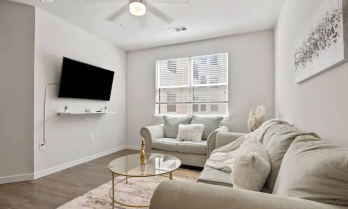Spring Branch East Apartment | Relaxing 1-bedroom near Galleria and Downtown