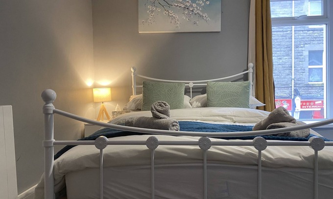 Bridgend Apartment | Relaxing 2-Bed Apartment in Bridgend