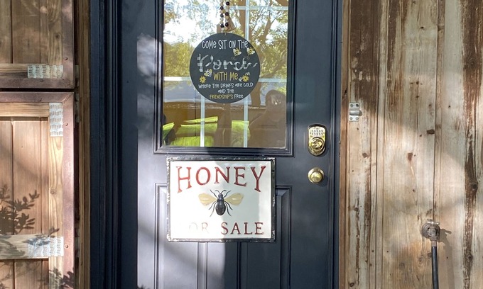 Katy Apartment | Relaxing 2 Bedroom Barn Apartment with Large Covered Patio