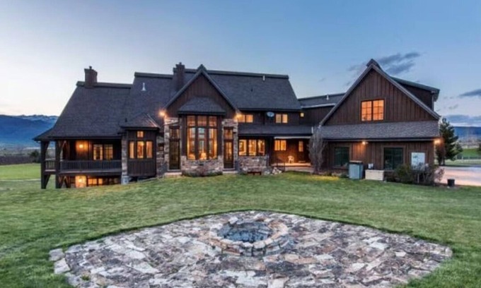 Park City House | Relaxing 9,900 sqft 8B Rustic Estate on 40 acre Private Ranch with 2 Hot Tubs