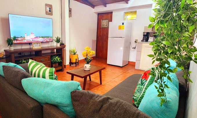 Granada Apartment | Relaxing Apartment: AC in all Rooms + Free WIFI in Center of Granada I 6 People
