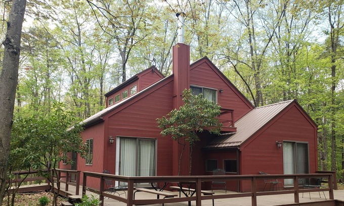 Huntingdon Cabin | Relaxing cabin in the woods, minutes to Raystown Lake!