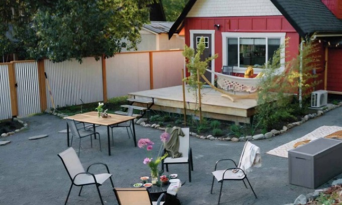 Shawnigan Lake Cabin | Relaxing Cabin Retreat in Shawnigan Lake & Pet Friendly!