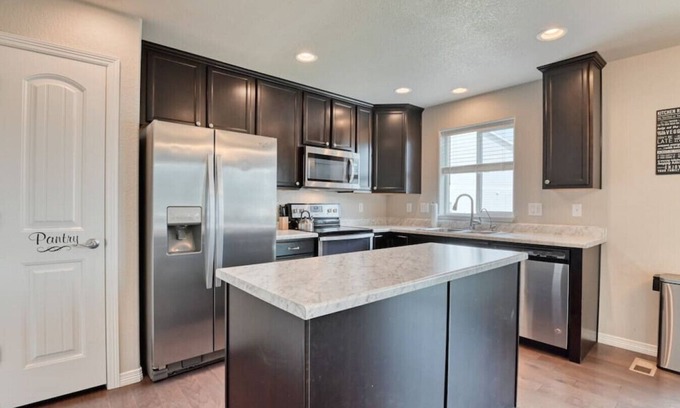 Colorado Springs House | Relaxing Family Getaway W/KING BED & Soaking Tub!