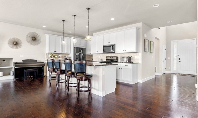 Arvada House | Relaxing Foothills Retreat in Gorgeous Modern Home