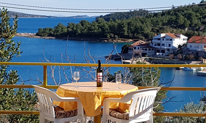 Island Dugi Otok Apartment | Relaxing Getaway - Spacious beachfront oasis with heavenly view :)