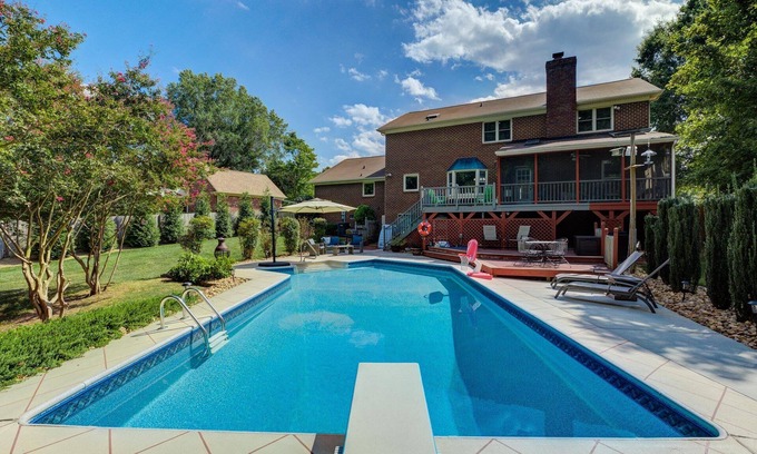 High Point House | Relaxing Getaway w/Salt Pool,HotTub,Fire Pit, Foosball. Private Luxury/HPU