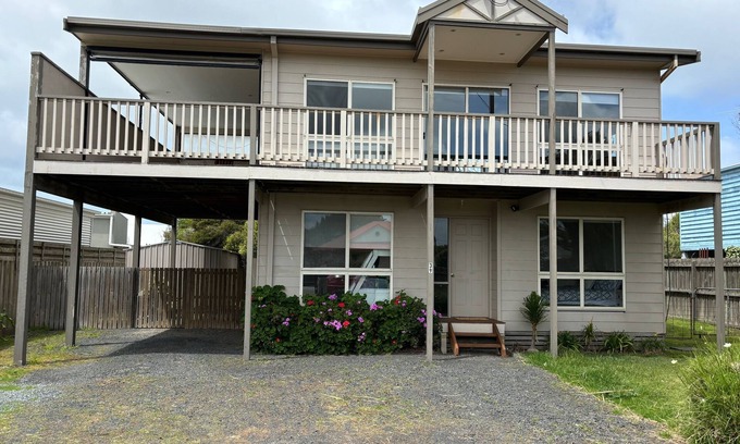 Surf Beach House | Relaxing home minutes from the beach