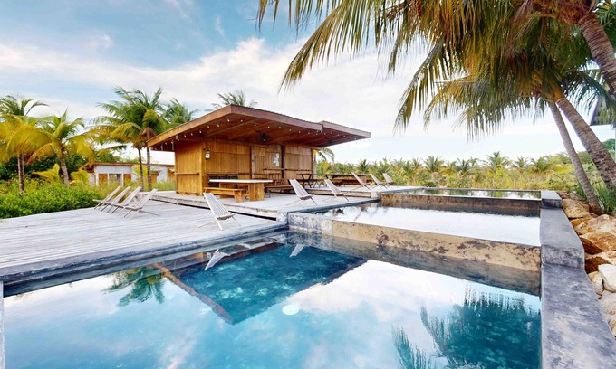 Placencia Villa | Relaxing lagoonfront villa with private pool, dock, café & on-site spa
