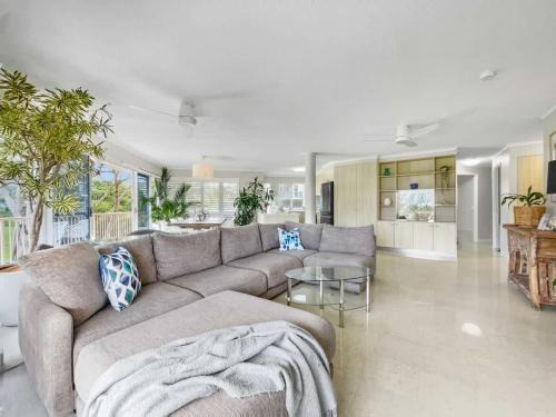 Buddina Apartment | Relaxing Ocean Views Beachside at Buddina