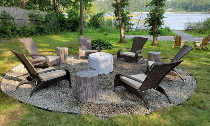 Forestdale House | Relaxing Pond Front Home