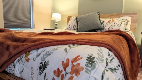 Cumberland House | Relaxing Rustic Oasis II, Unit B - 6 minute walk to Downtown! Cyclists Welcome!