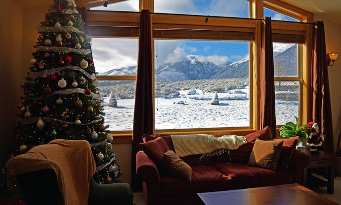 Mesa Vista House | Relaxing Sierra Sunrise Family Getaway w/EV Level 2 Charger - 4 bdrm 3 1/2 bath