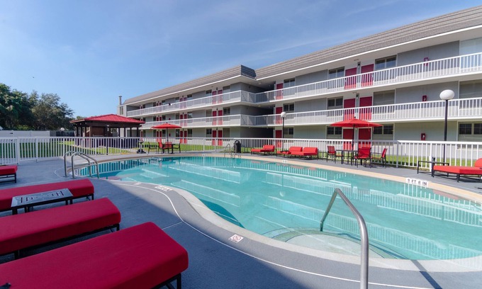 Ocala Apartment | Relaxing Stay in Florida! 2 Comfortable Units, Free Breakfast, Onsite Pool