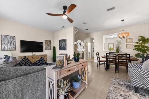 Kissimmee House | Relaxing Townhome in Regal Oaks Resort by Old Town townhouse