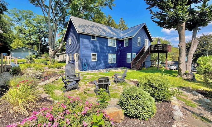 Rapid City House | Relaxing Upper Level Retreat Near Torch Lake & River