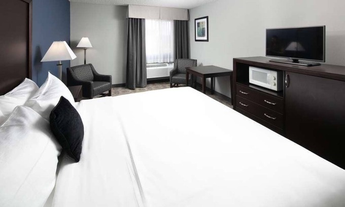 Sequim Resort | Relaxing Vacation in Red Lion Inn & Suites Sequim! Pool, Free Breakfast
