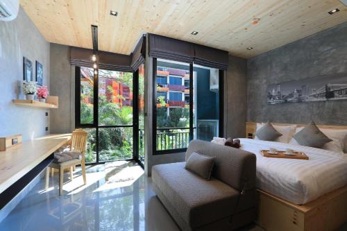 Nai Harn Apartment | Relife Windy by Holy Cow, studio with sofa-bed