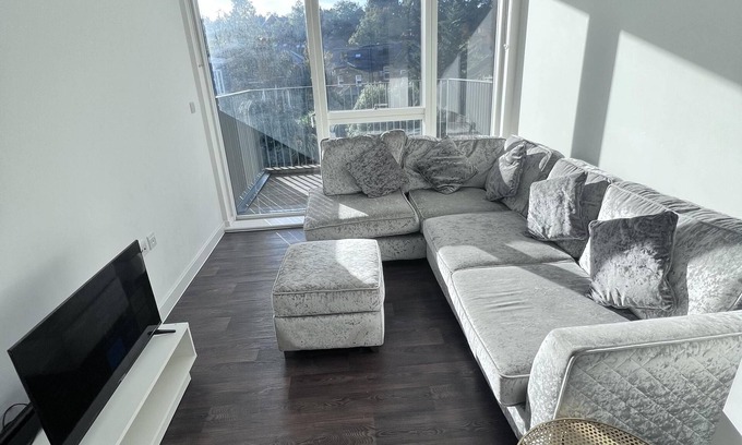 Ladywell Apartment | Remarkable 1-Bed Apartment in London with balcony