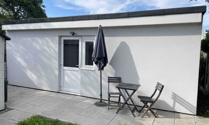 Becontree Apartment | Remarkable 1-Bed Outhouse Studio in Dagenham