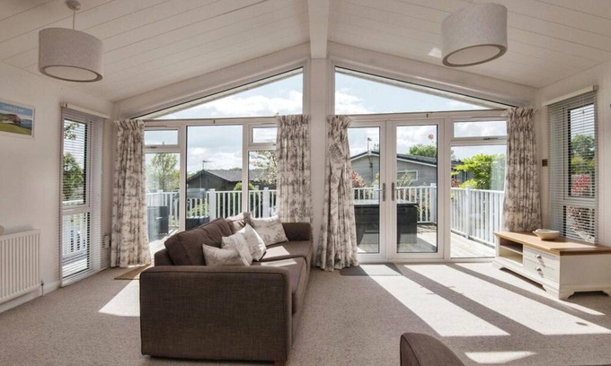 Honiton Cabin | Remarkable 3-bed Lodge in Honiton