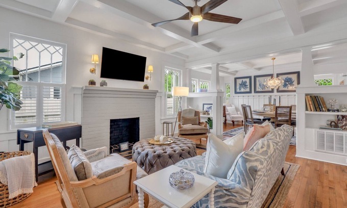 Isle of Hope Historic District House | Remarkable Isle of Hope Bungalow w/Parking and Large Yard by Lucky Savannah