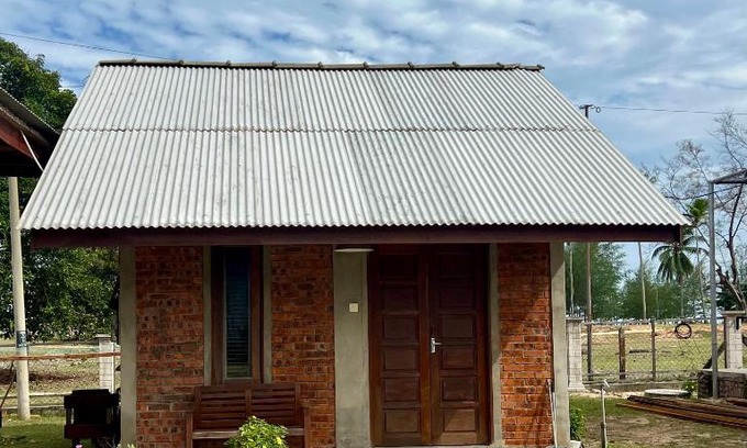 Pantai Penarik Ski Chalet | Rembulan Escape - The Red Bowl
