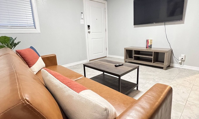Biggs Field Apartment | Remodeled 1 Bed Apt in Gated Com Unit 6n