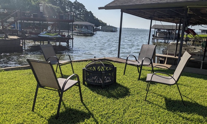 Cedar Creek Reservoir House | Remodeled 4 BR Lake Front Getaway Sleeps 14
