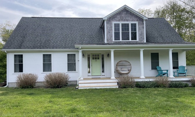 Adamsville House | Remodeled Acoaxet home w/2 passes at Atlantic Beach Club