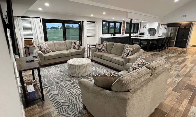 Brownsville House | Remodeled- Golf Course view